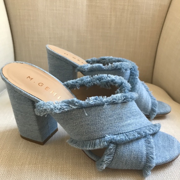 Sandal with a block heel. - Picture 2 of 2